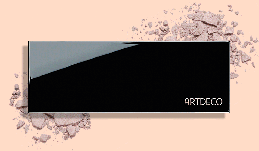 Eine mit Lidschatten befüllte Magnetic Palette von Artdeco wird auf- und zugeschoben