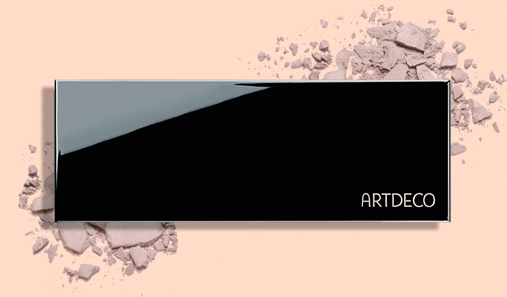 Eine mit Lidschatten befüllte Magnetic Palette von Artdeco wird auf- und zugeschoben
